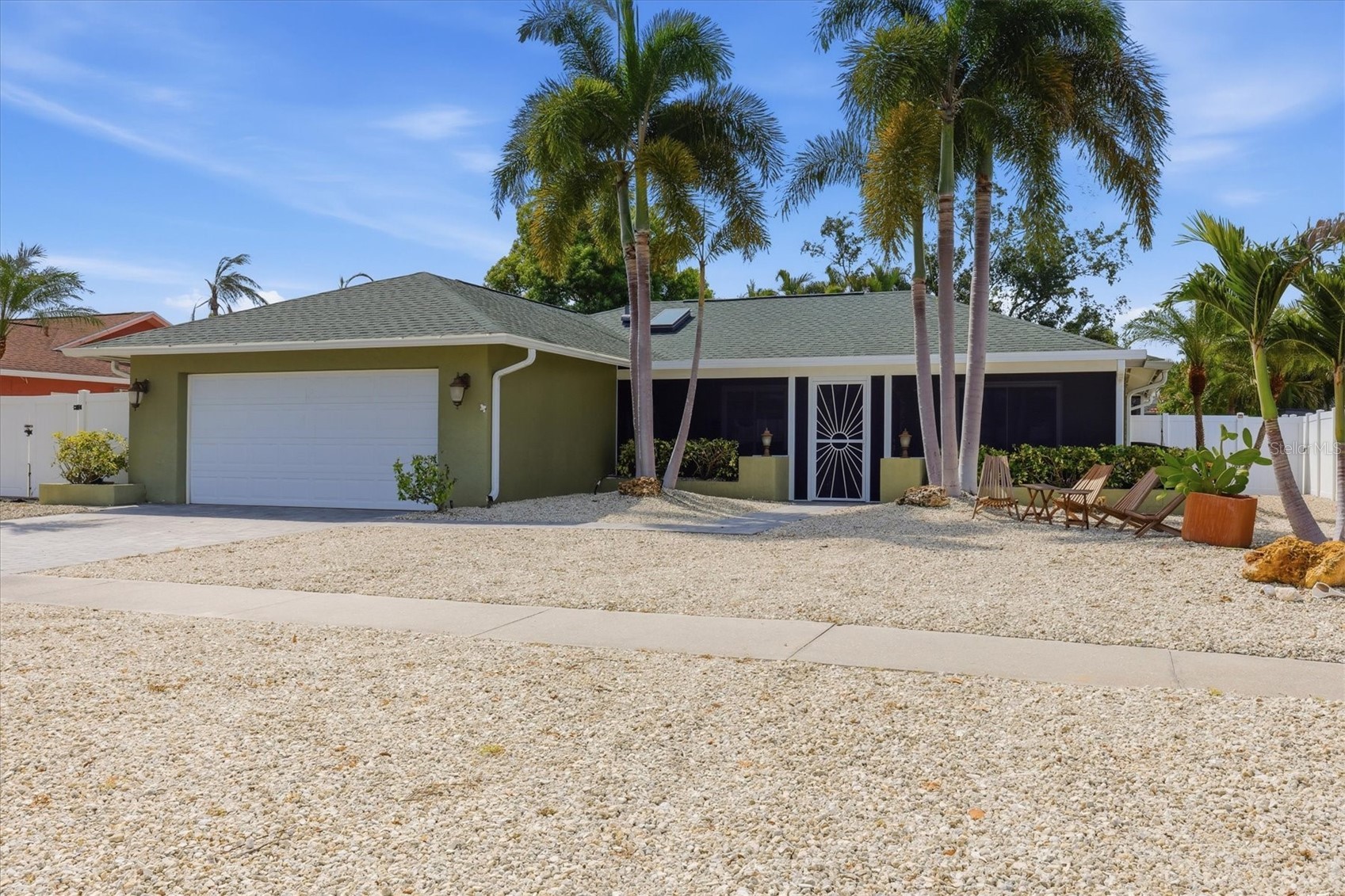 1833 OAK VIEW DRIVE
