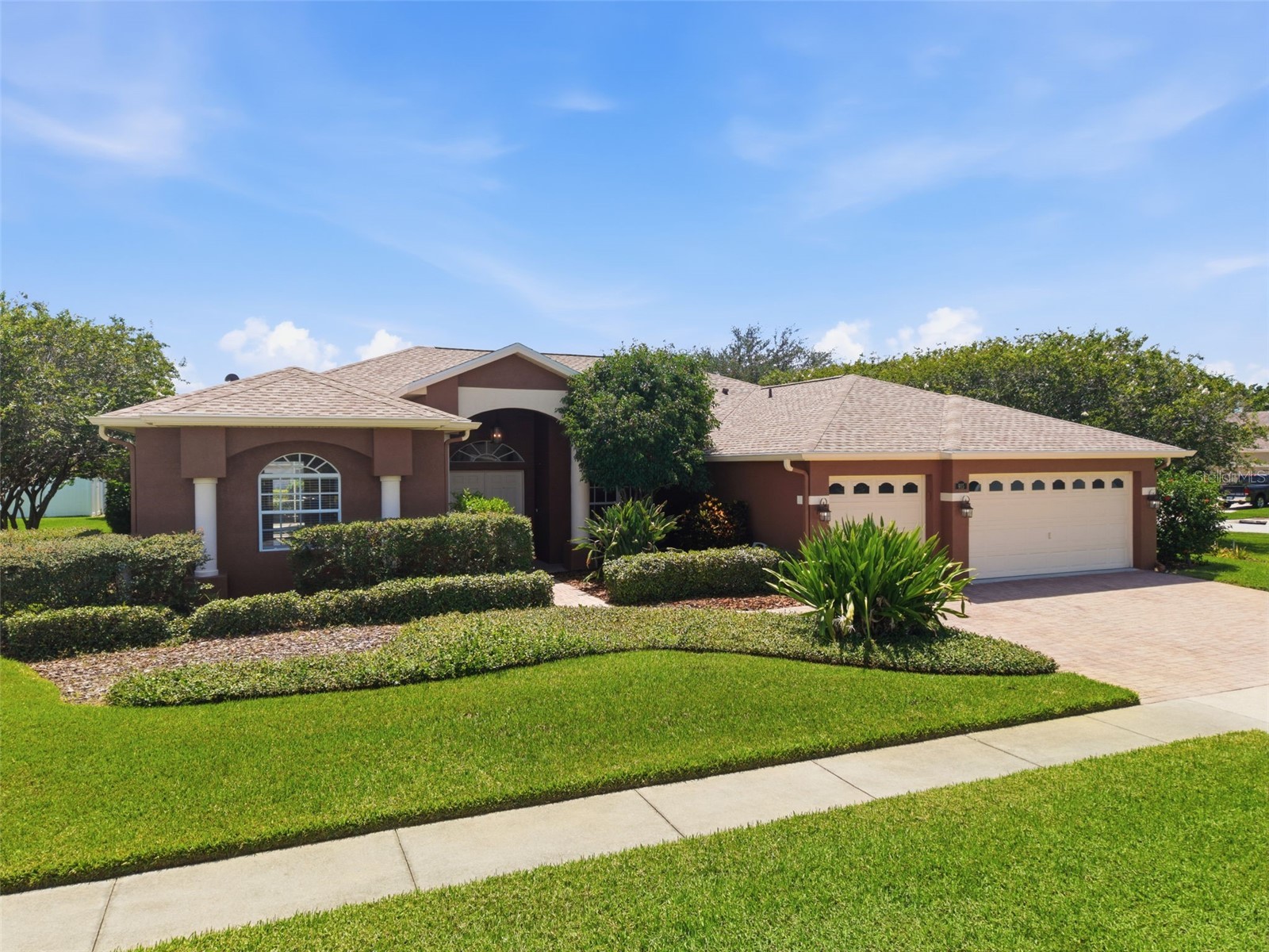 915 VISTA VERDE LANE