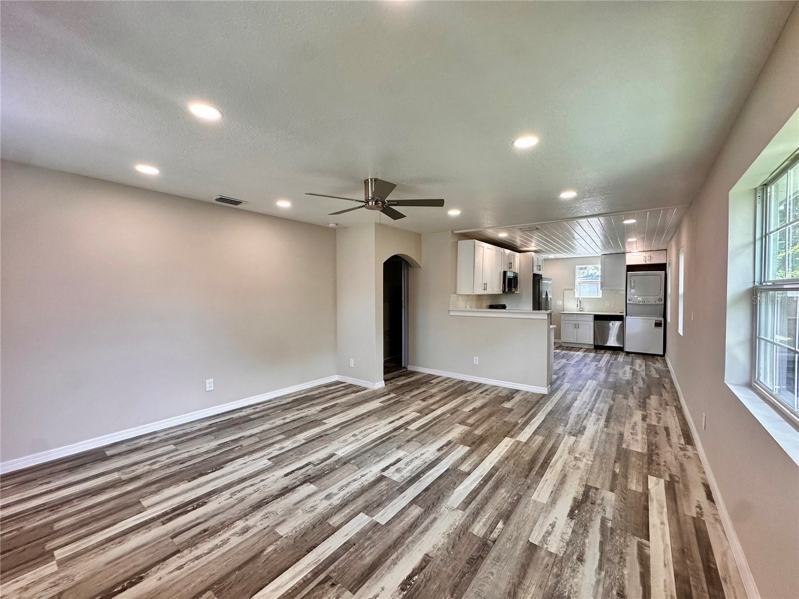 8517 N HIGHLAND AVENUE