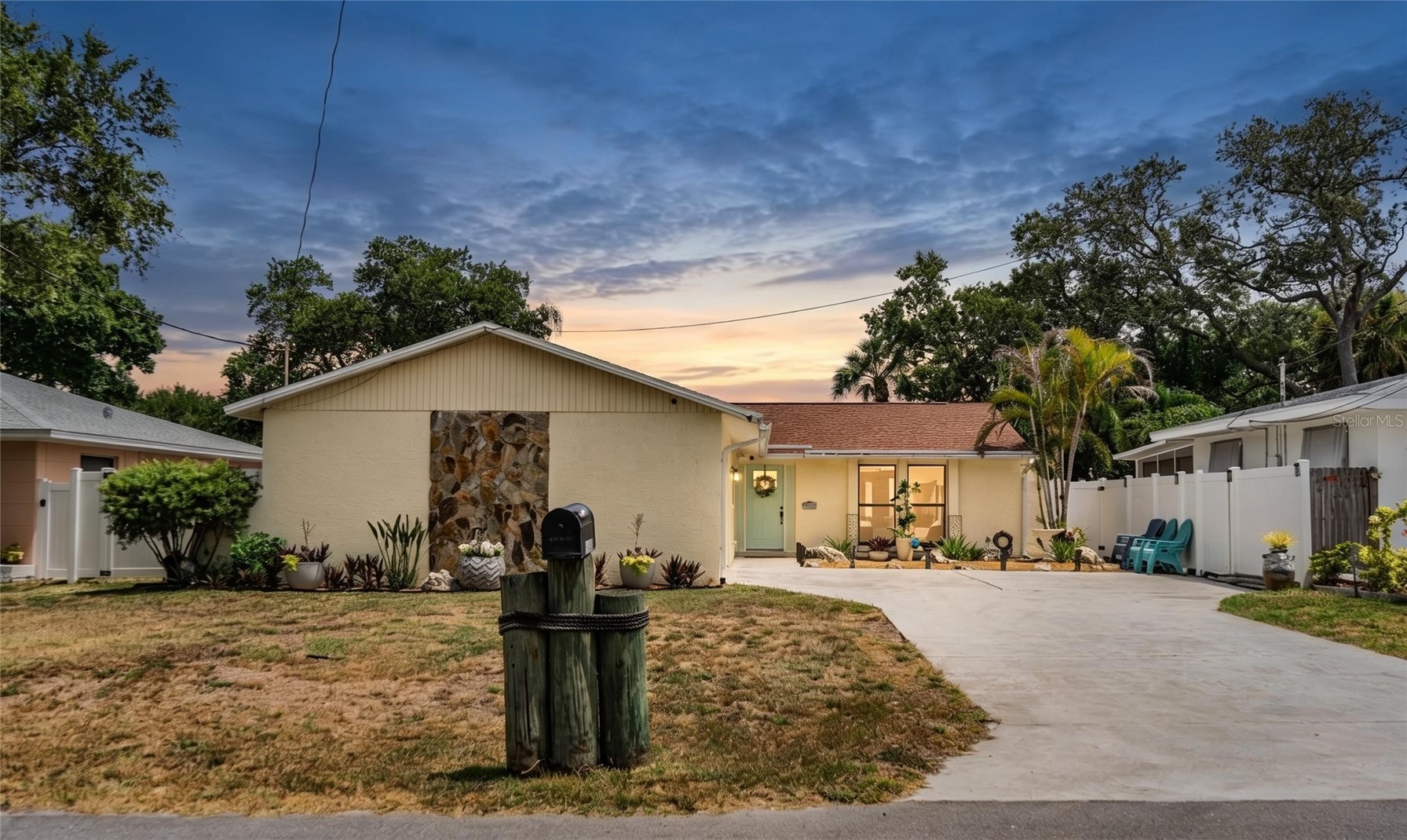 14803 SUNSET DRIVE