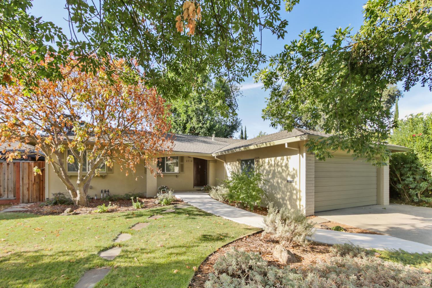 2718 Adrian Dr, Davis, CA 95618-1537