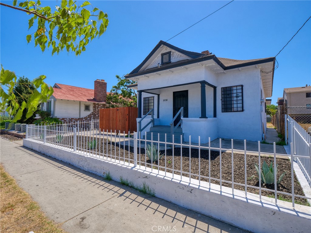 1028 E 10th
