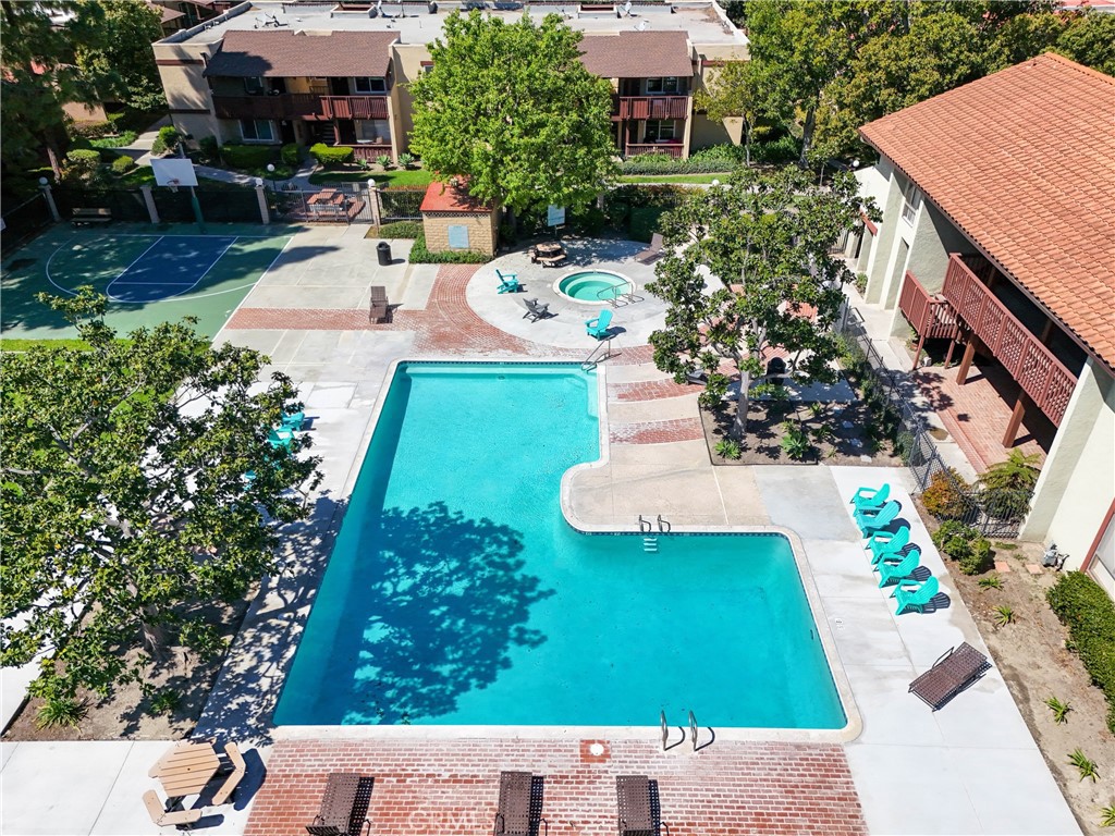 1040 W Macarthur Boulevard 21