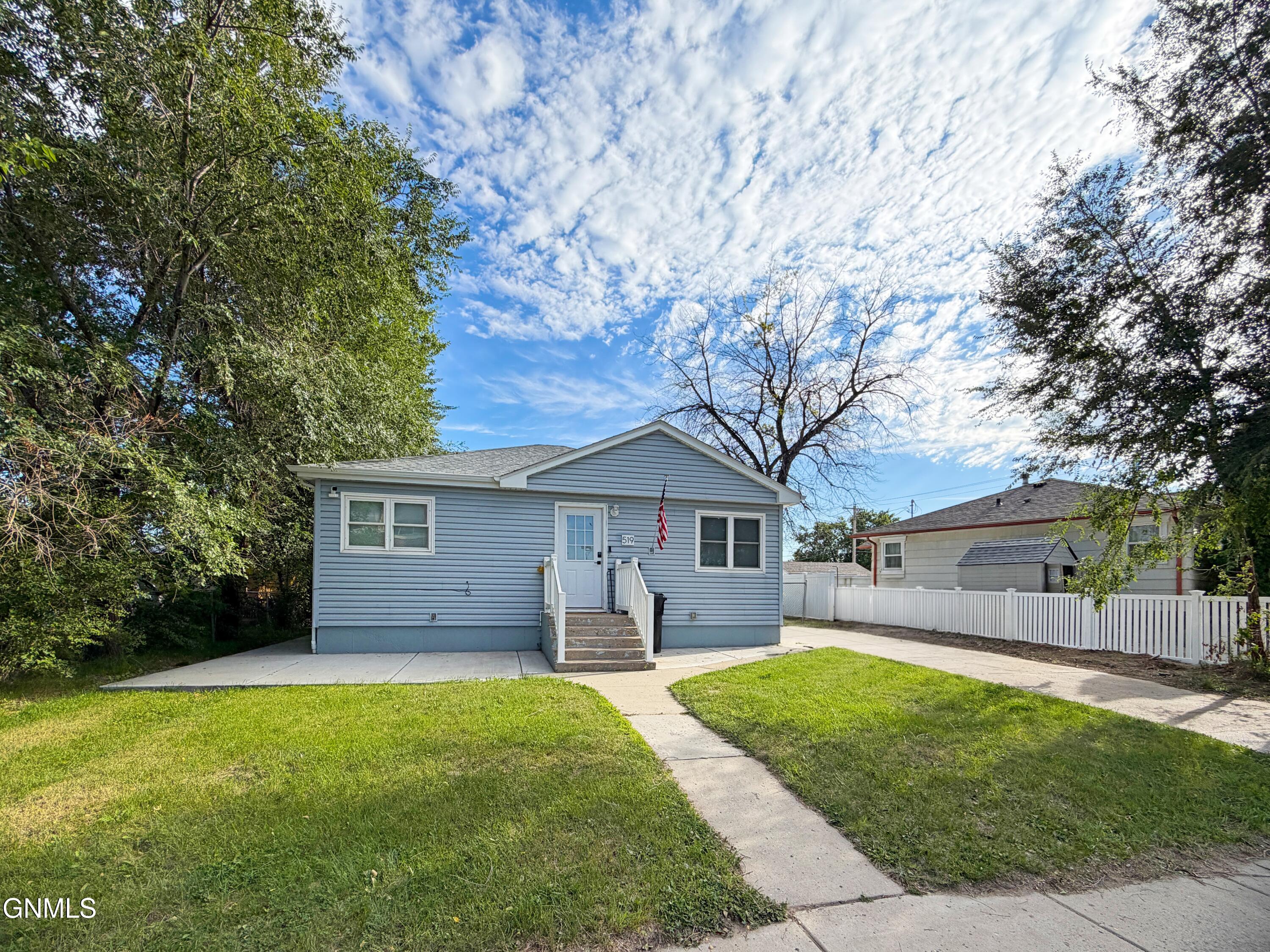 519 W Highland Drive, Williston, ND 58801