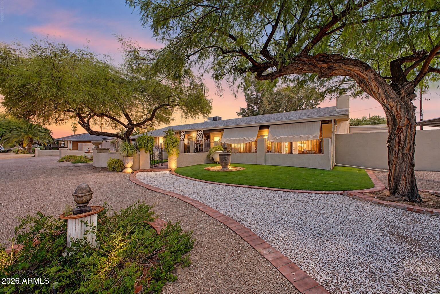 2233 N SUNSET Drive, Mesa, AZ 85215