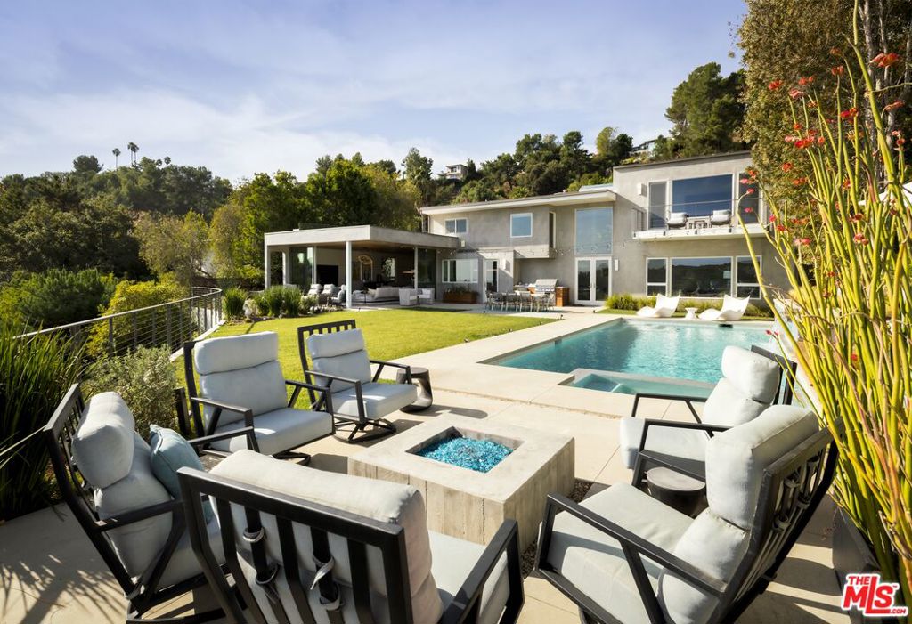 2344 Banyan Drive