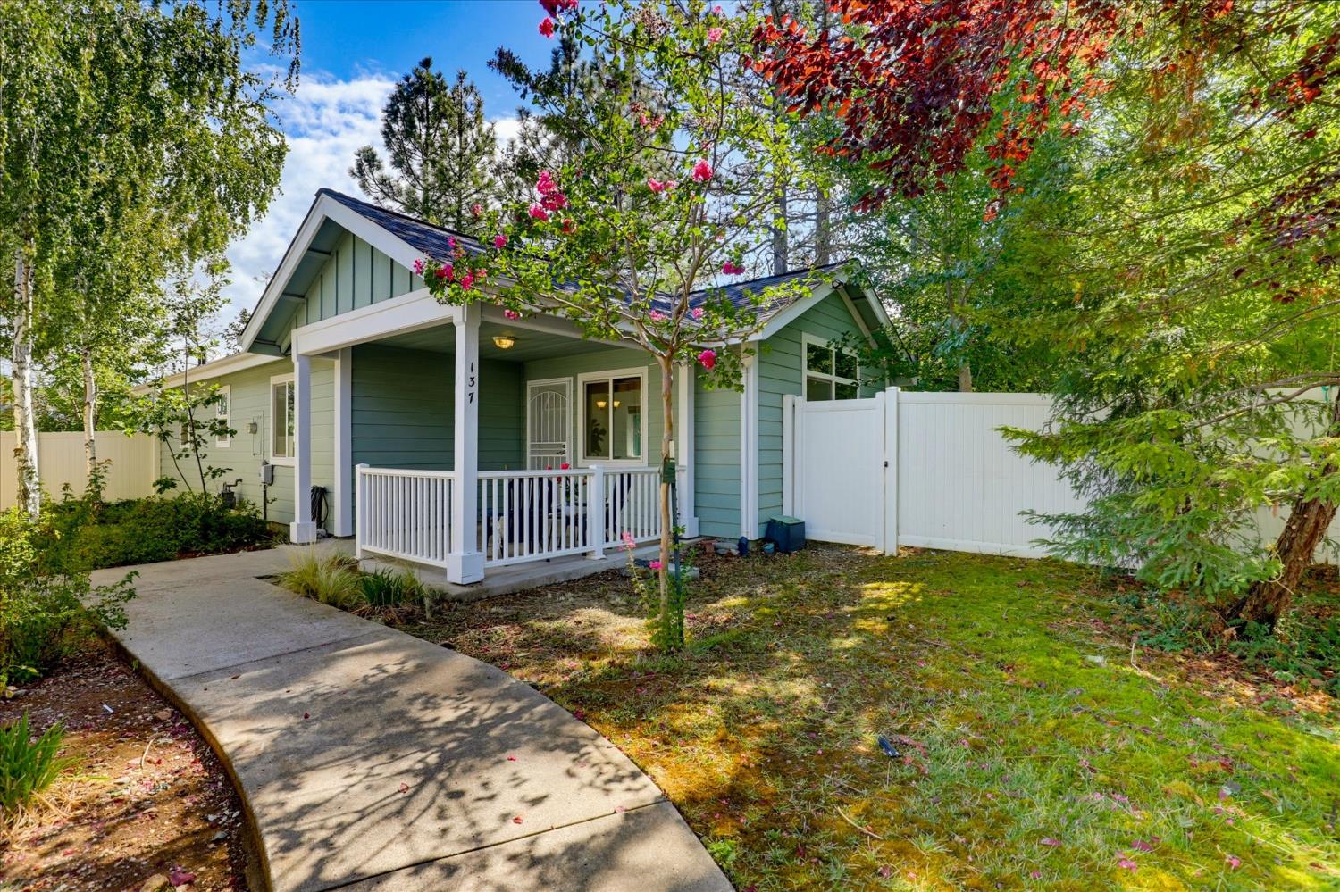 137 Highlands Ct, Grass Valley, CA 95945-5225