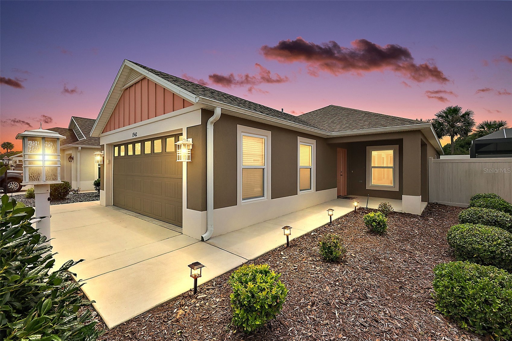 1942 DETWILER LANE