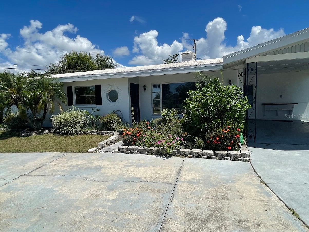 609 SHAMROCK BOULEVARD