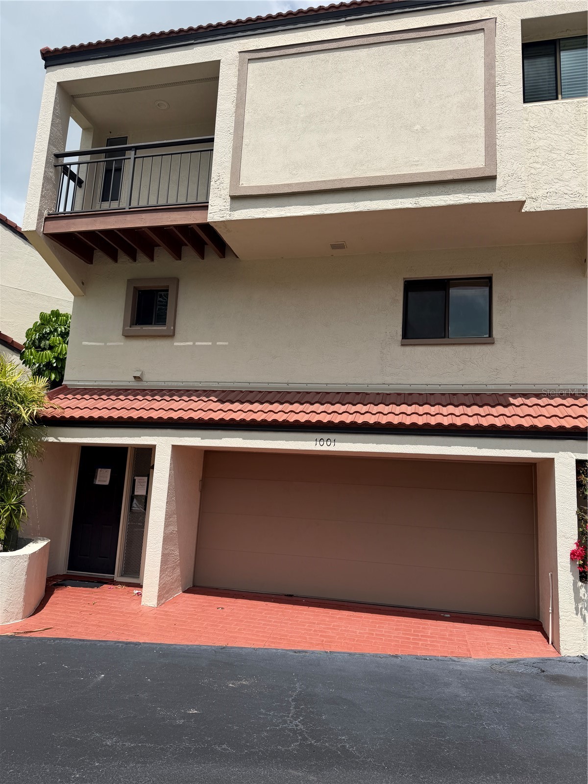 240 WINDWARD PASSAGE 1001