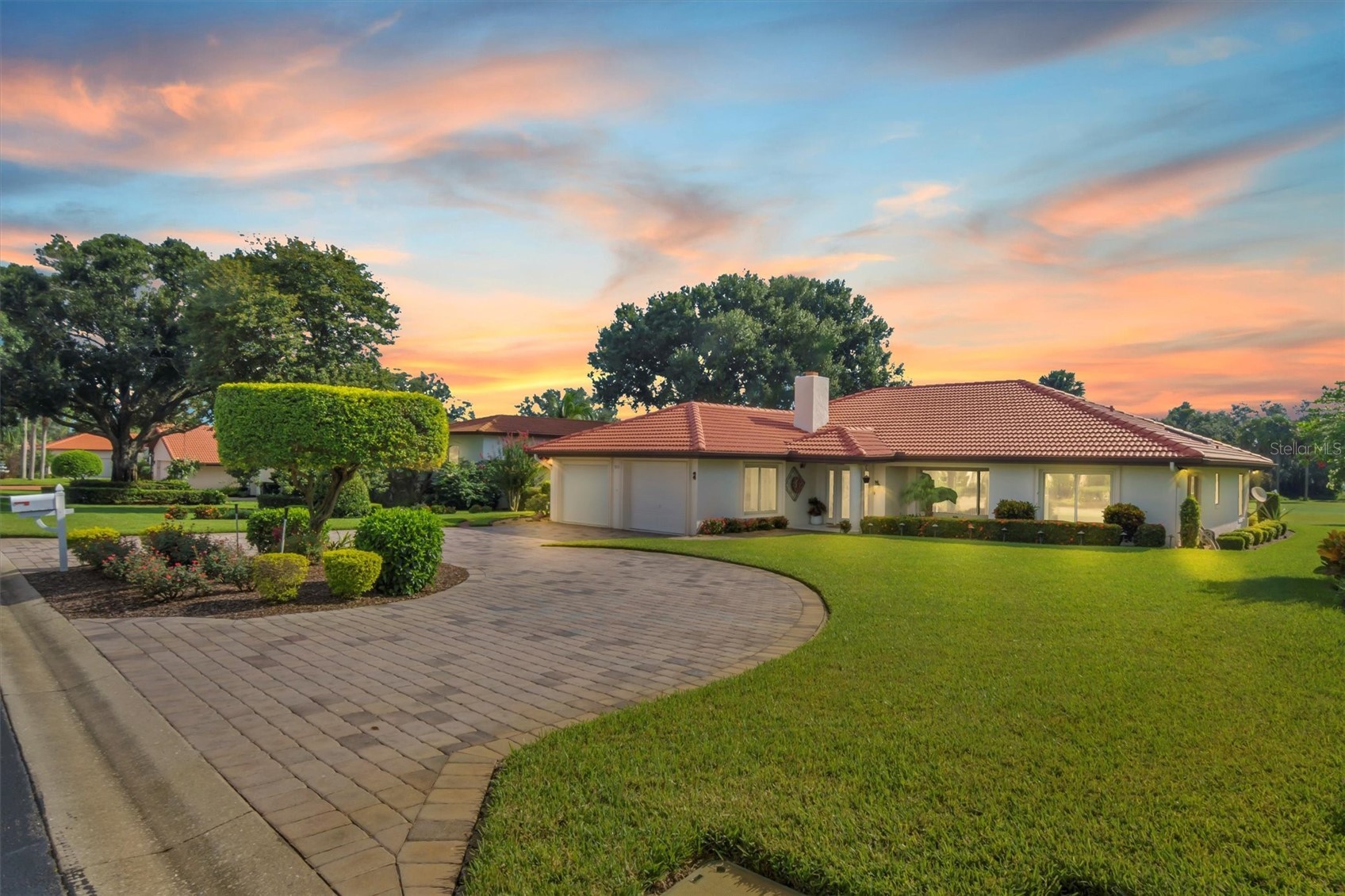 517 CLUBHOUSE DRIVE