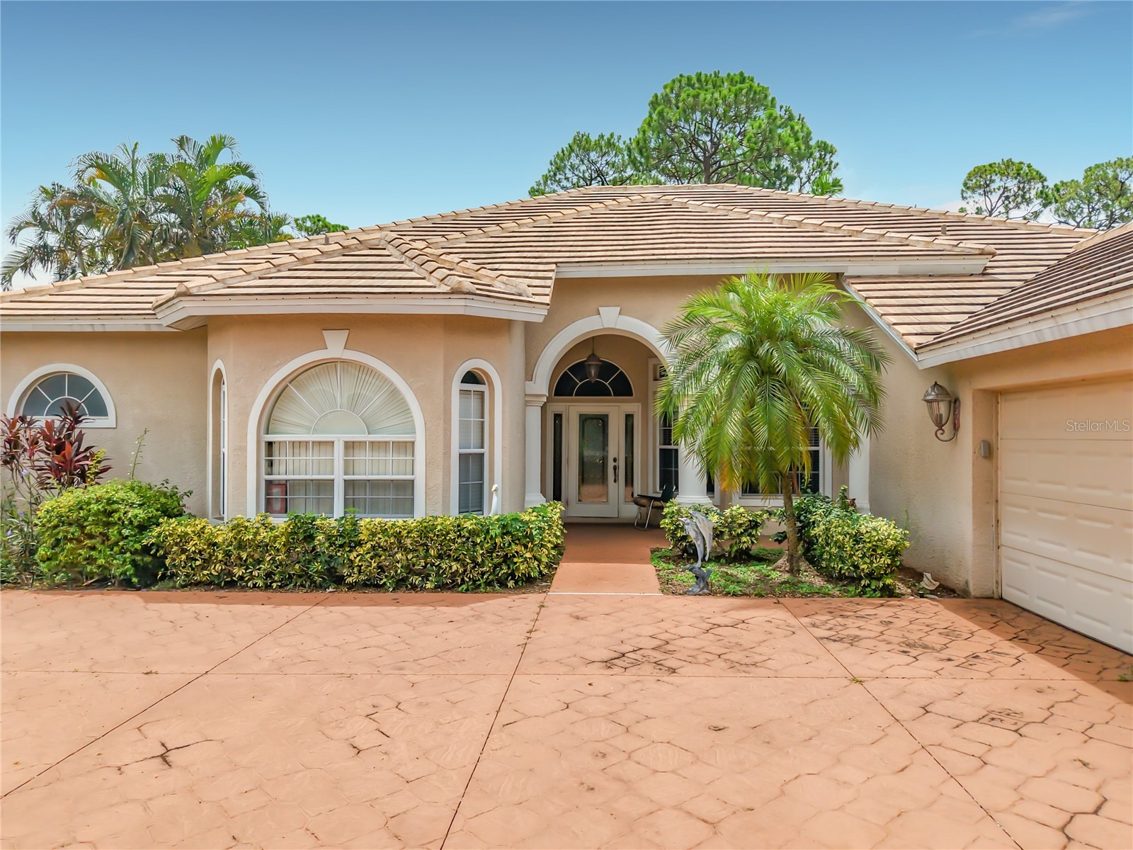 2221 OXFORD RIDGE CIRCLE