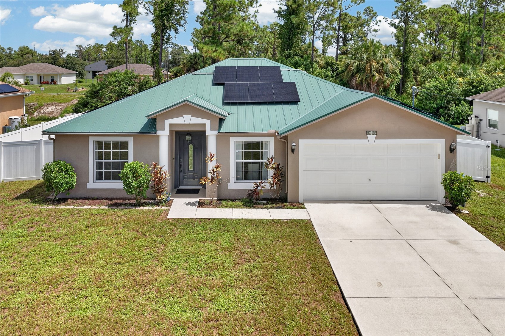 1406 WOODCREST LANE