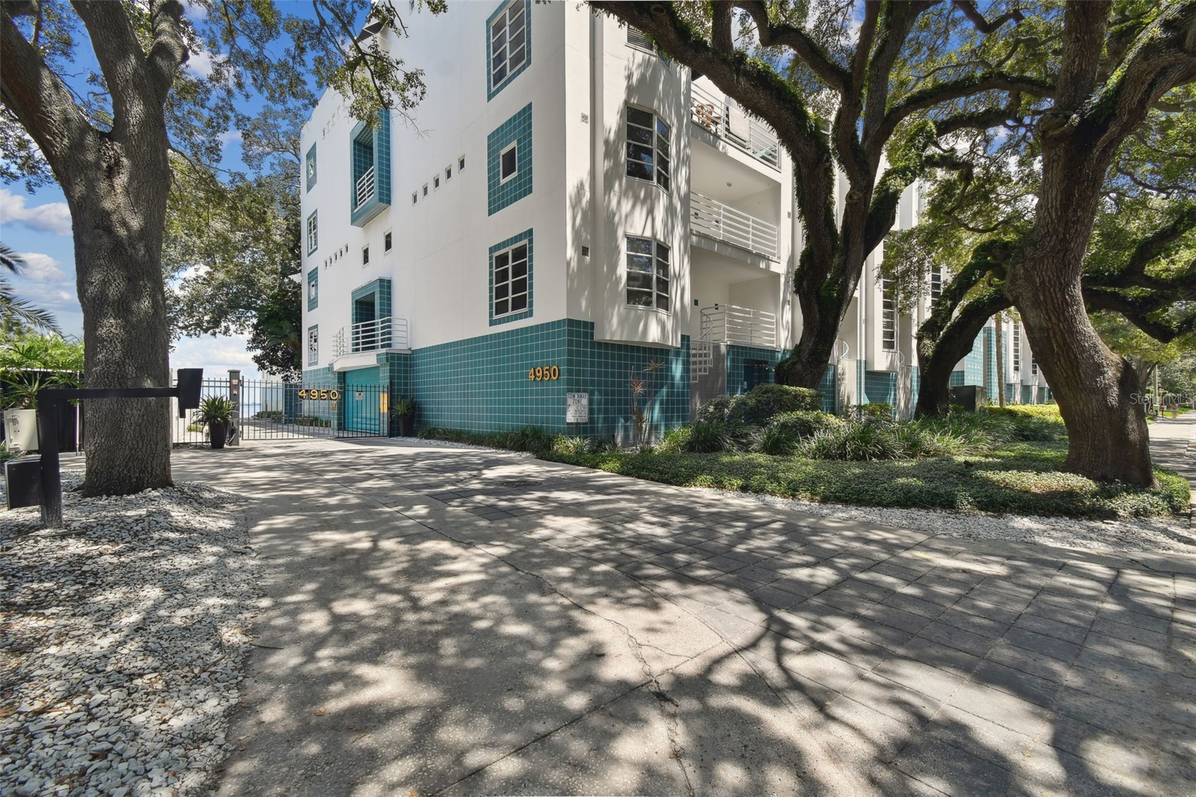 4950 BAYSHORE BOULEVARD 30