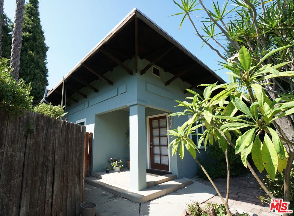 6043 Selma Avenue