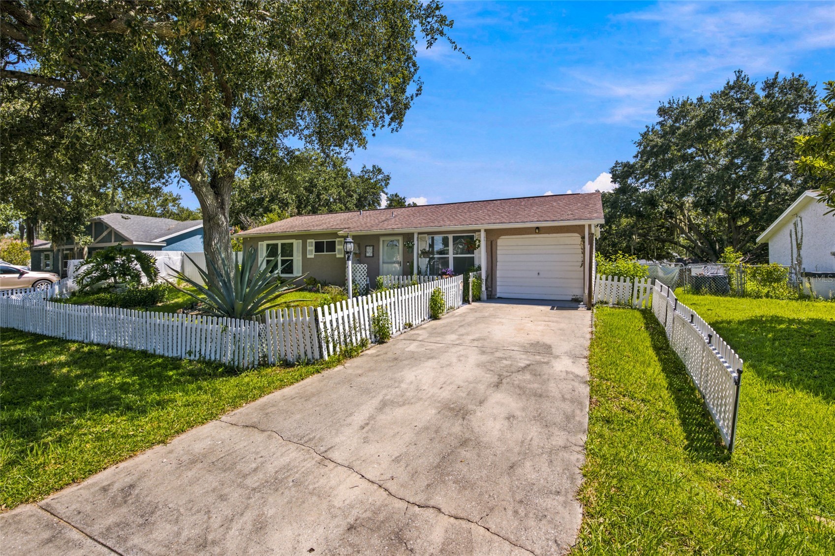 35 HICKORY TRACK WAY