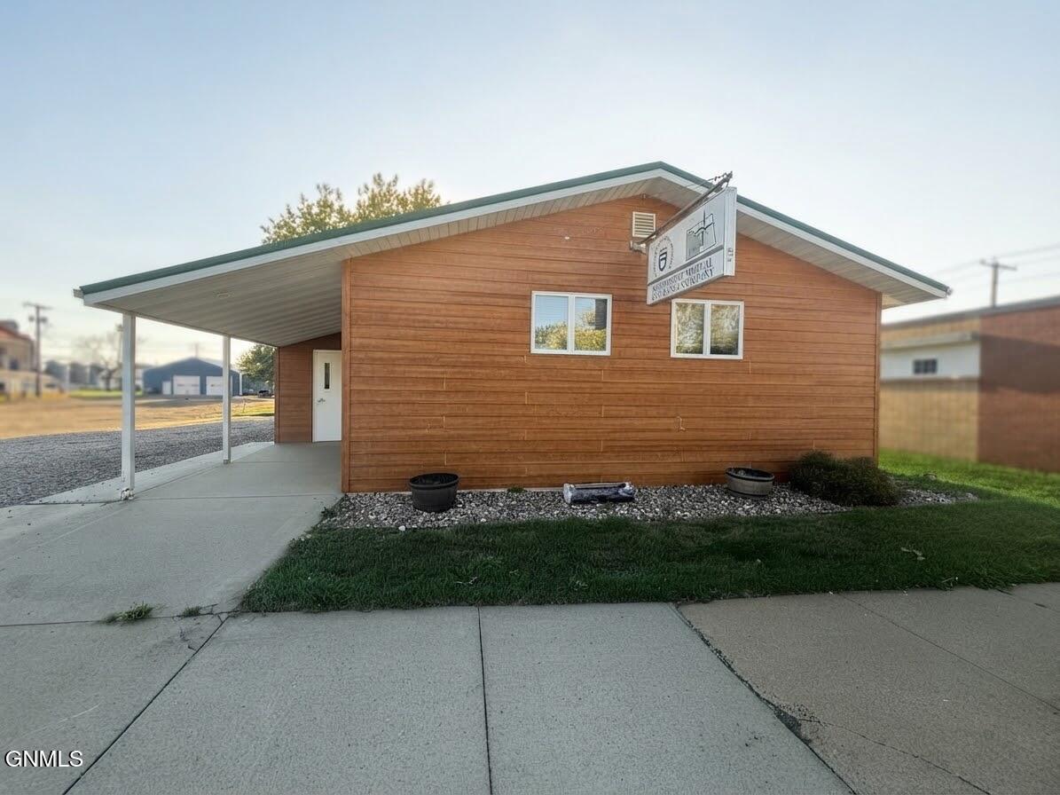 108 4th Street N, New Salem, ND 58563