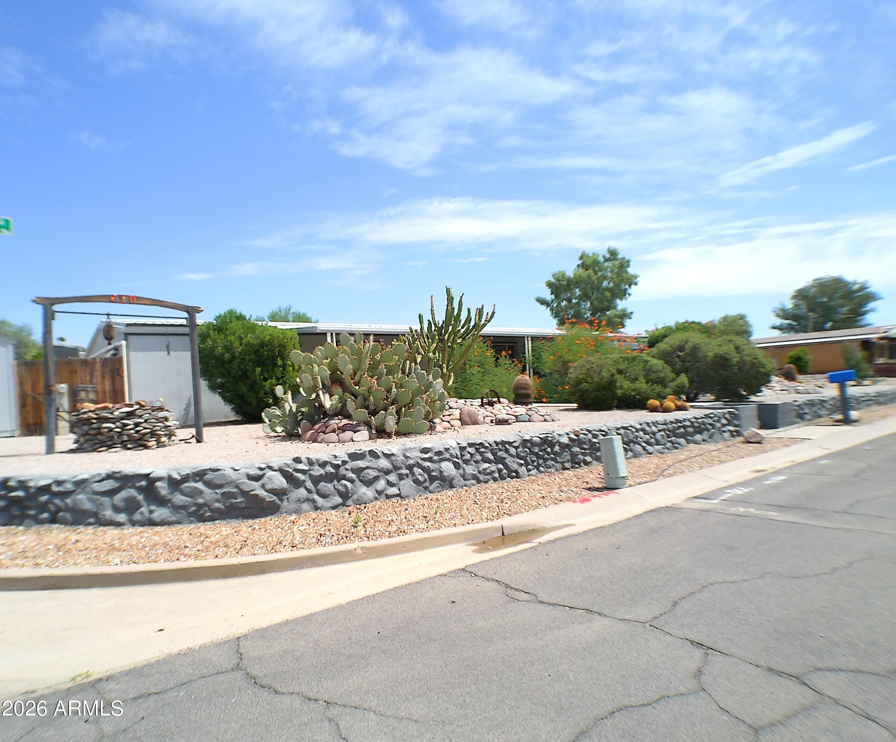 301 S RIO VISTA Drive, Queen Valley, AZ 85118
