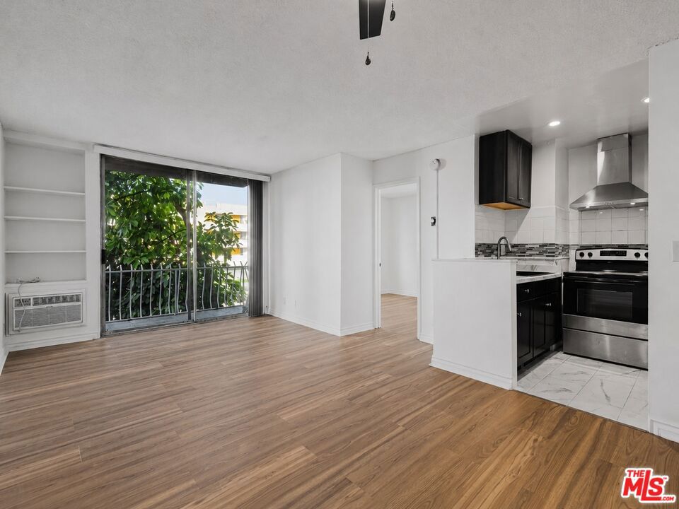 210 S La Fayette Park Place 201
