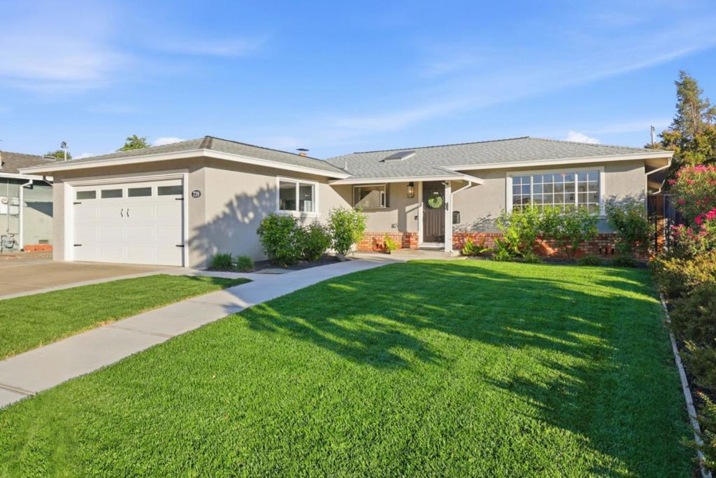 739 Del Mar Avenue