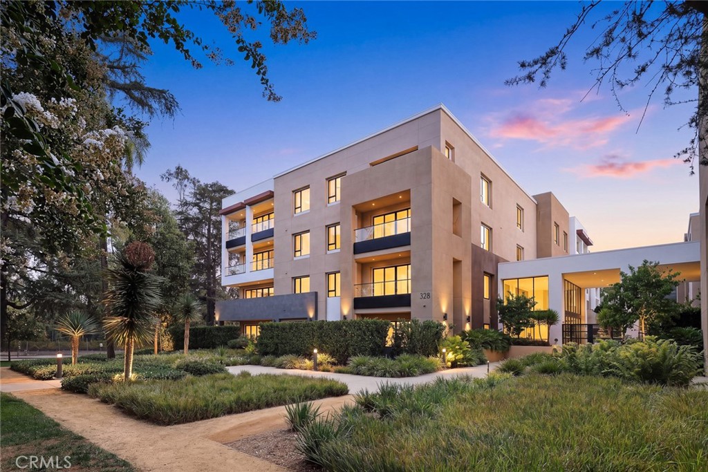 328 W Green St. 201