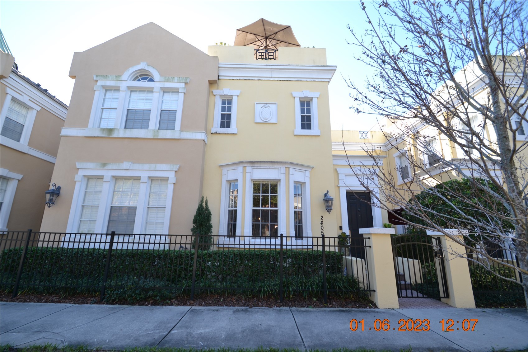 2405 VICTORIA GARDENS LANE 2405