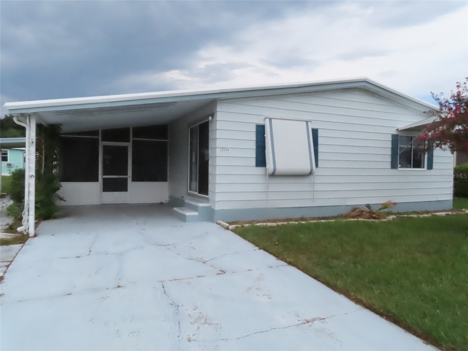 1709 FOX HILL DRIVE