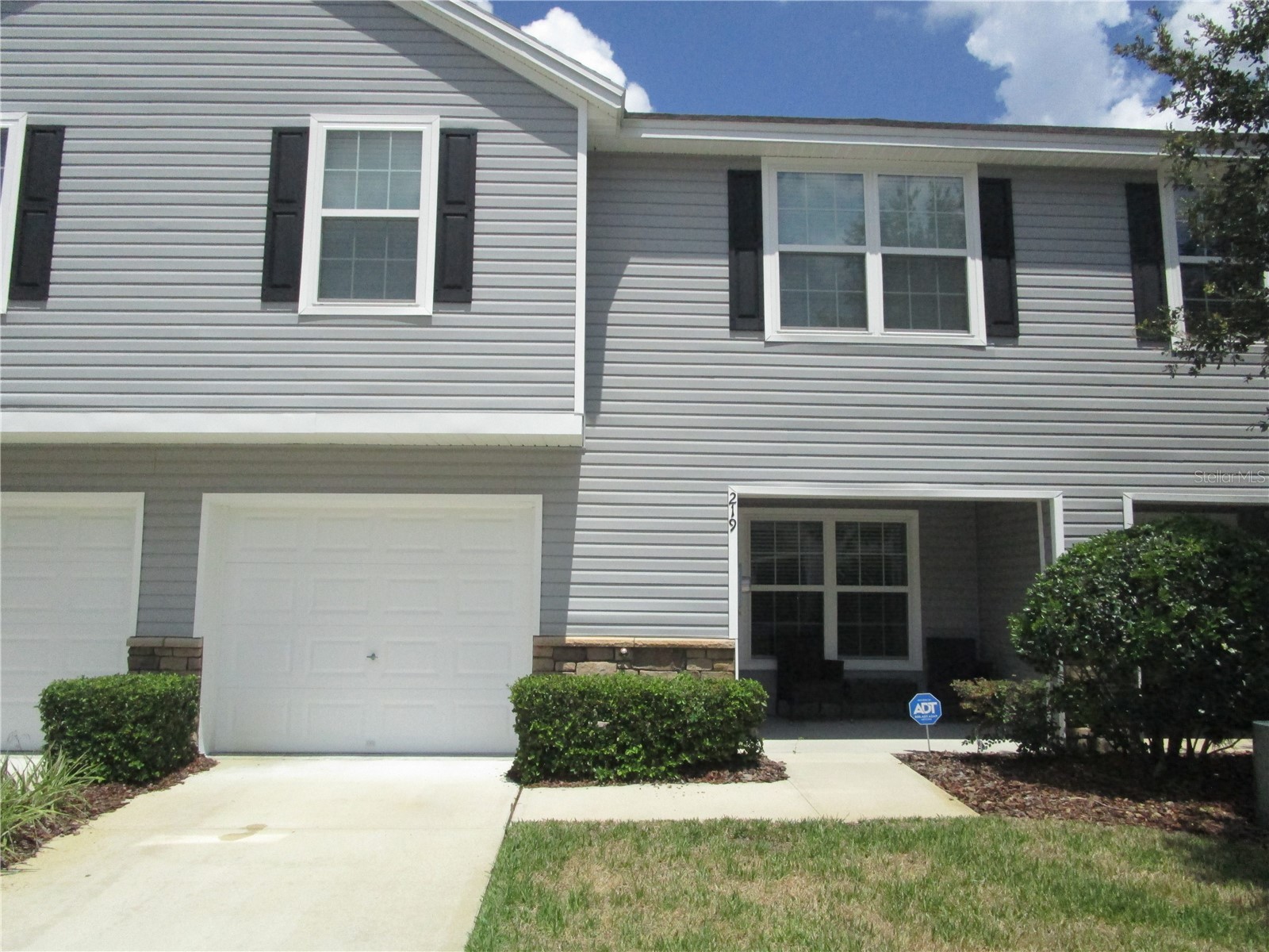 219 WOODKNOLL PLACE