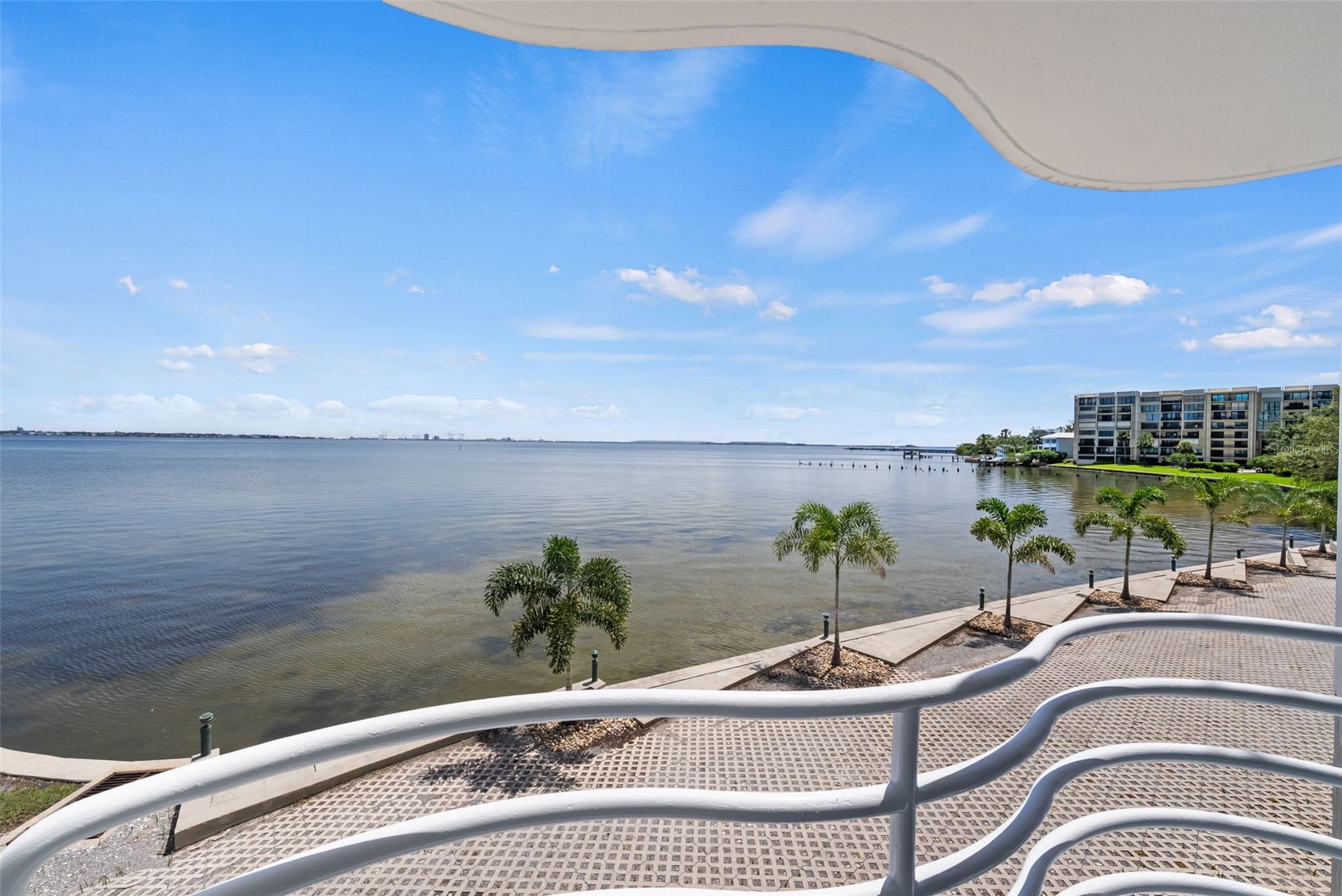 4950 BAYSHORE BOULEVARD 25D