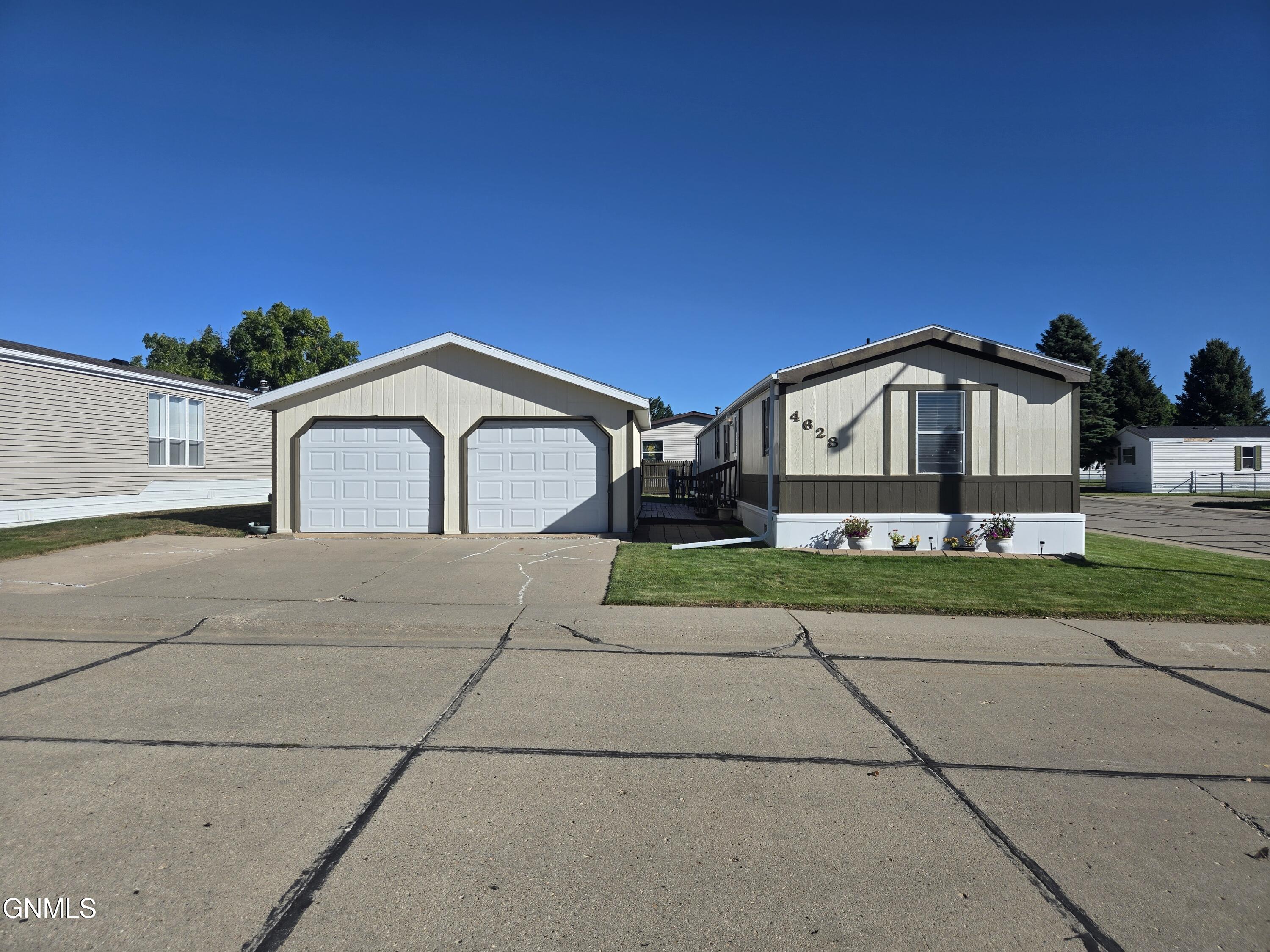 4628 Bunker Drive, Bismarck, ND 58503