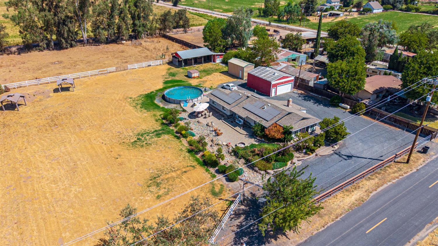 10419 Alvarado Rd, Oakdale, CA 95361-8544