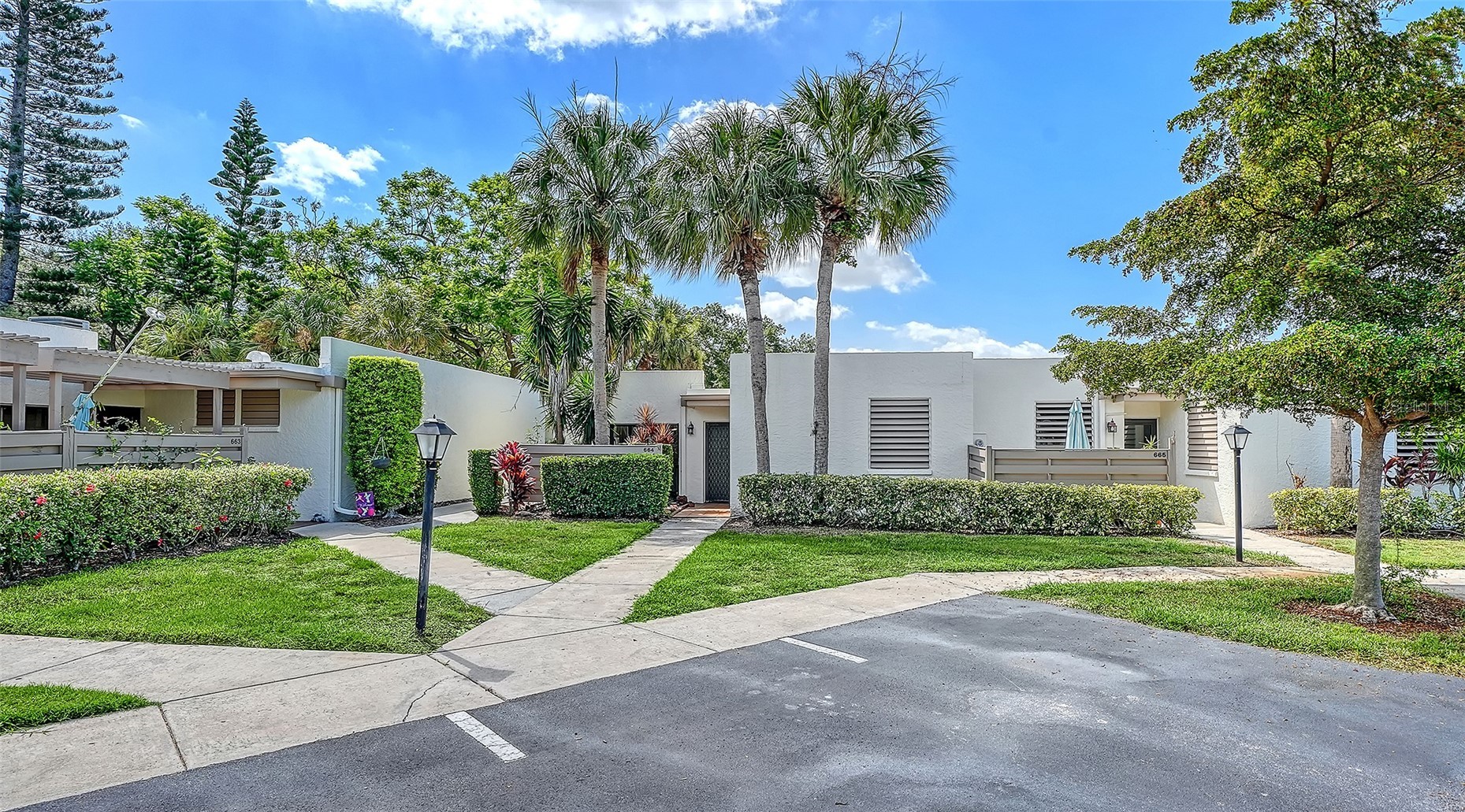 664 WOODLAWN DRIVE