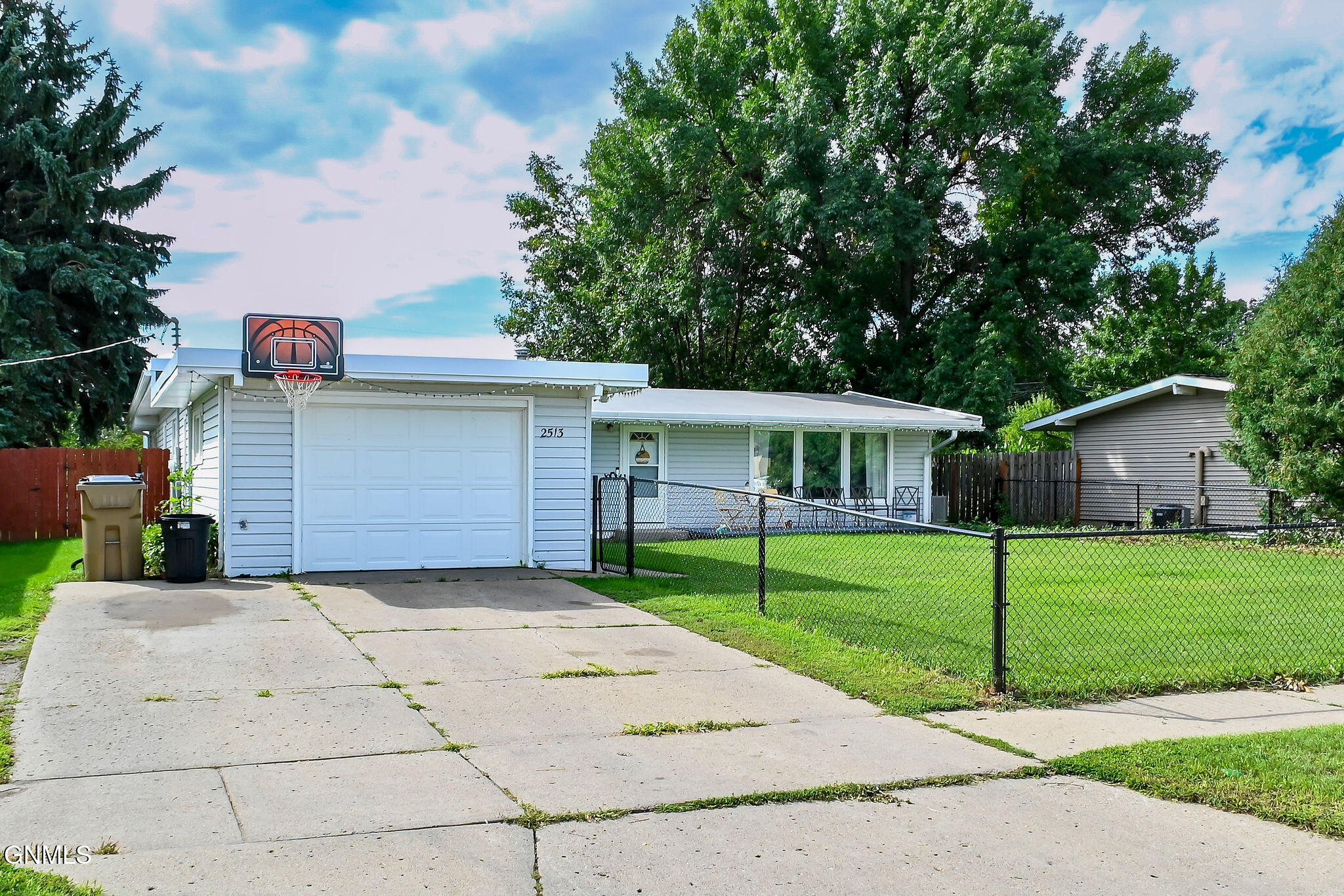2513 Central Avenue, Minot, ND 58701