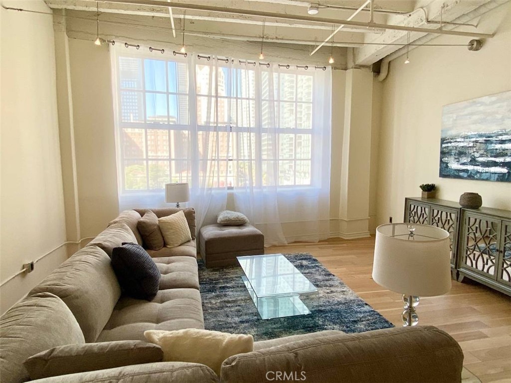 312 W 5th Street 202