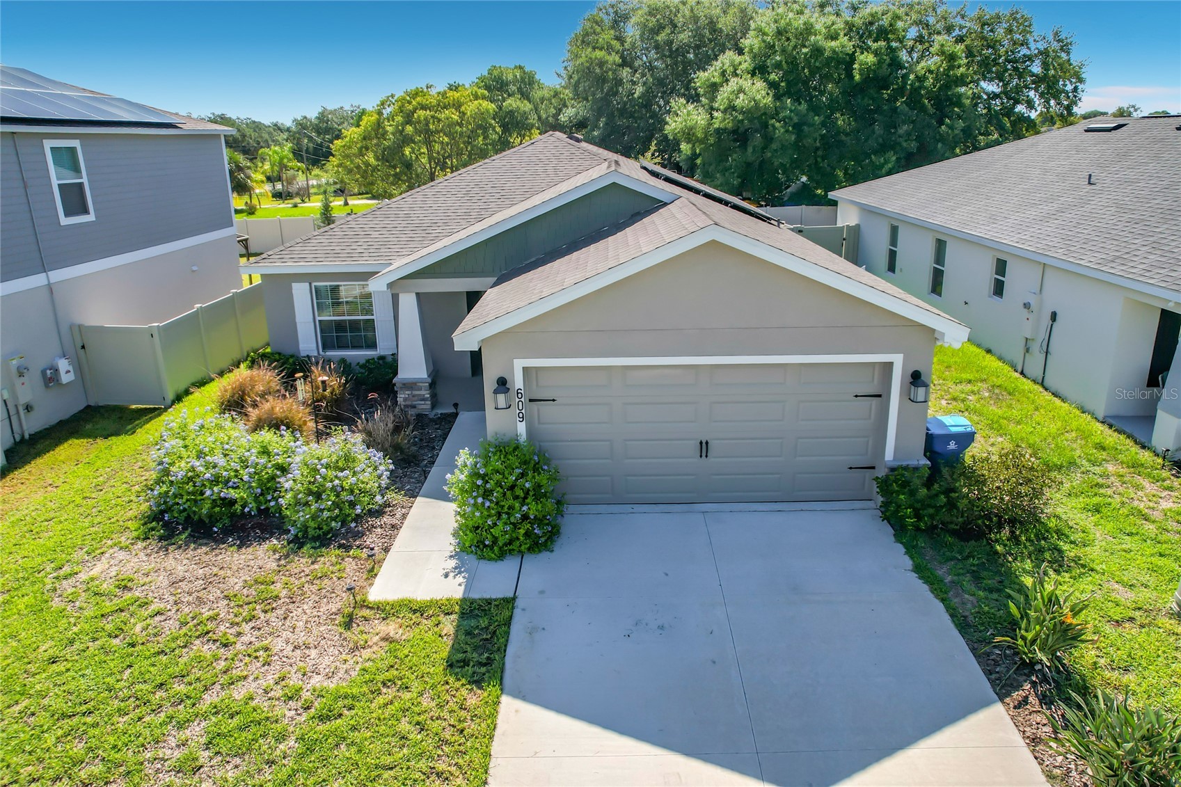 609 AMBLESIDE DRIVE