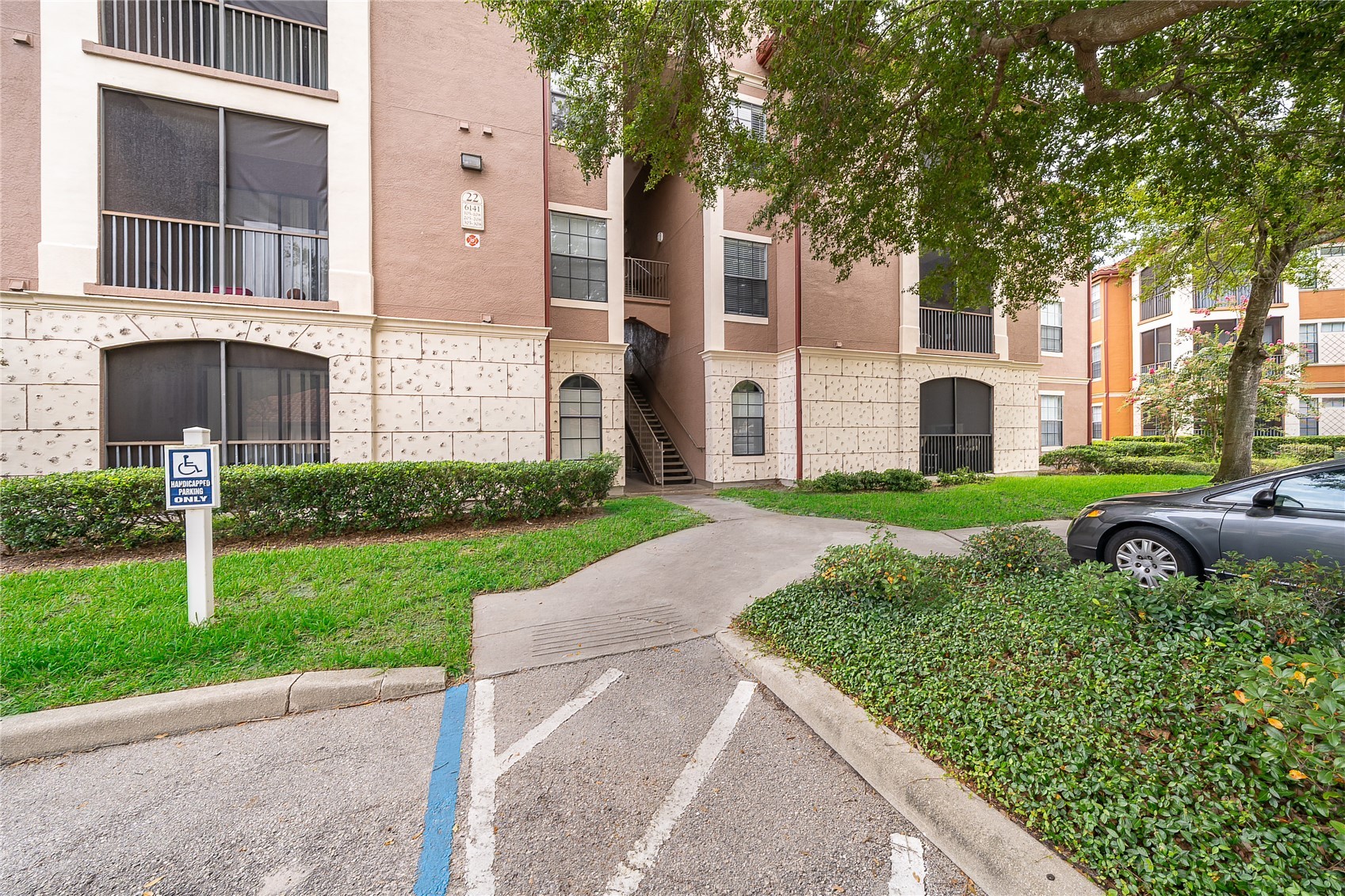 6141 METROWEST BOULEVARD 201