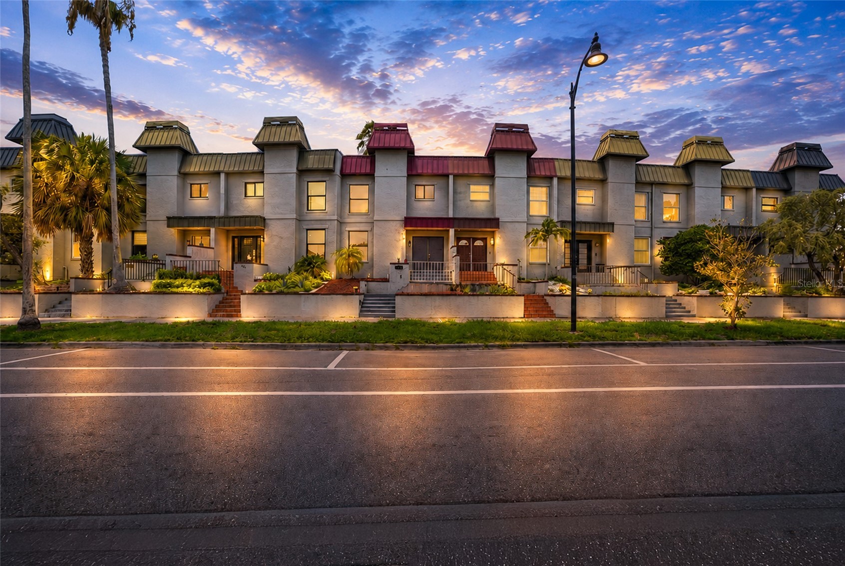 170 E DAVIS BOULEVARD