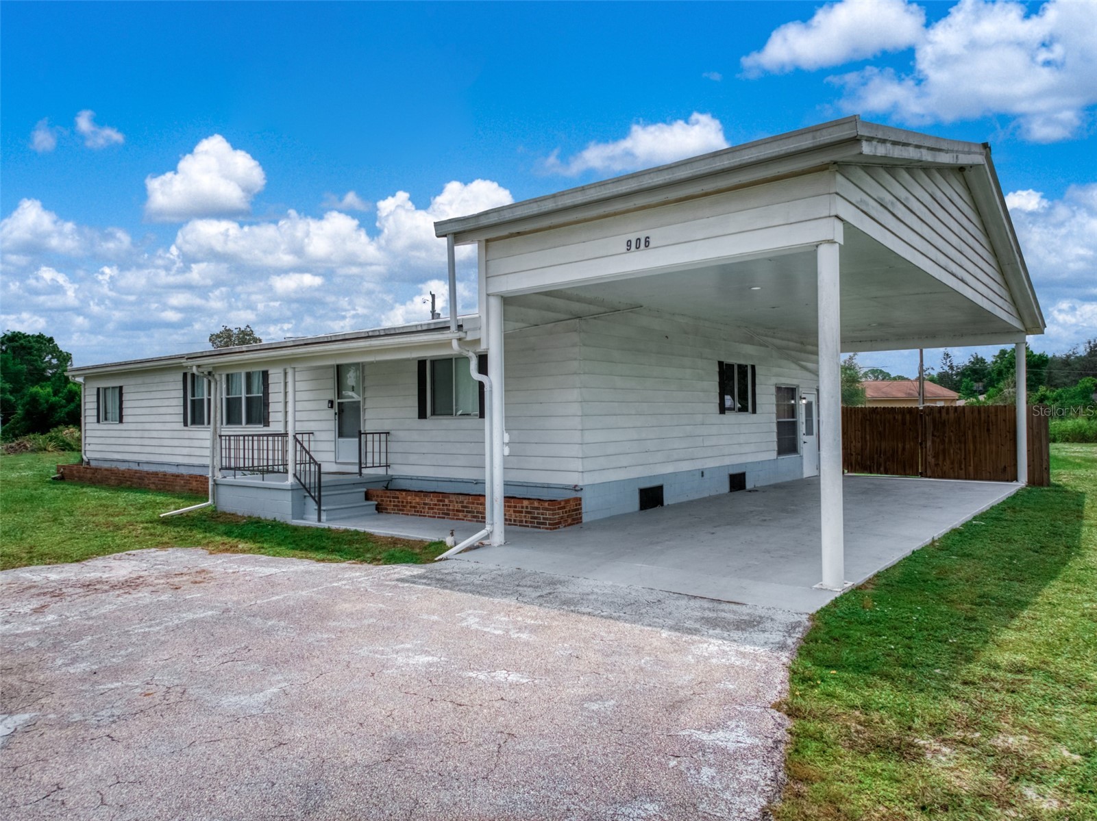 906 WHATLEY COURT