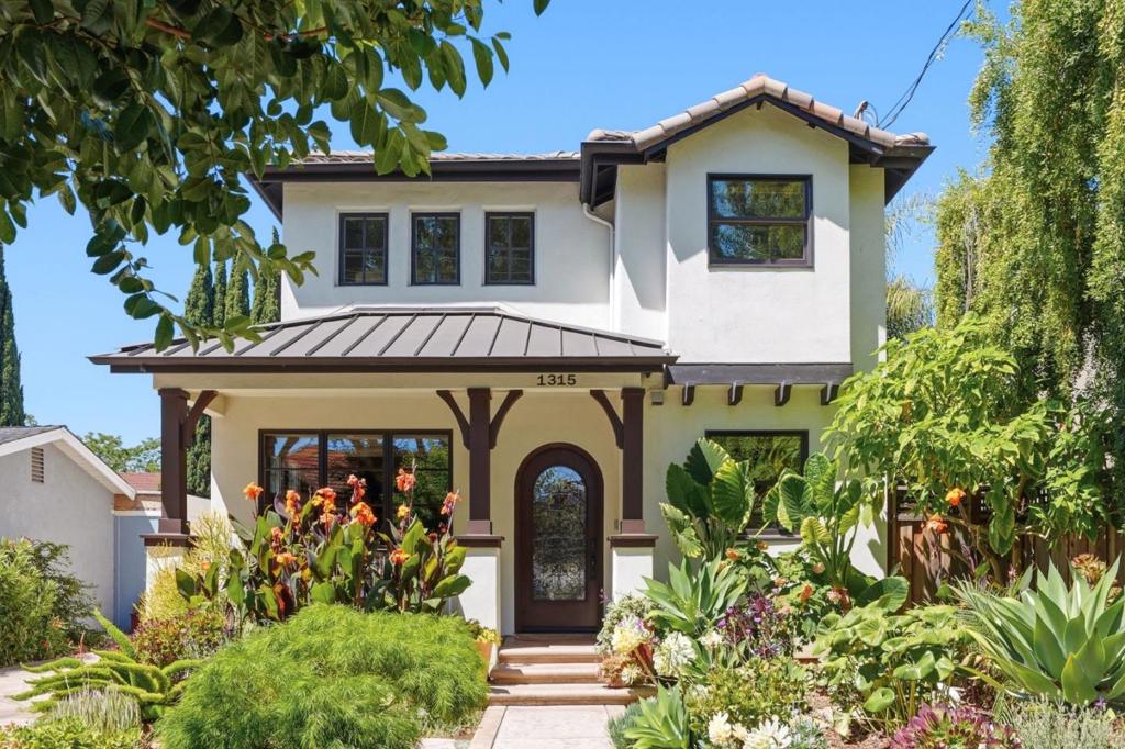 1315 Iris Court