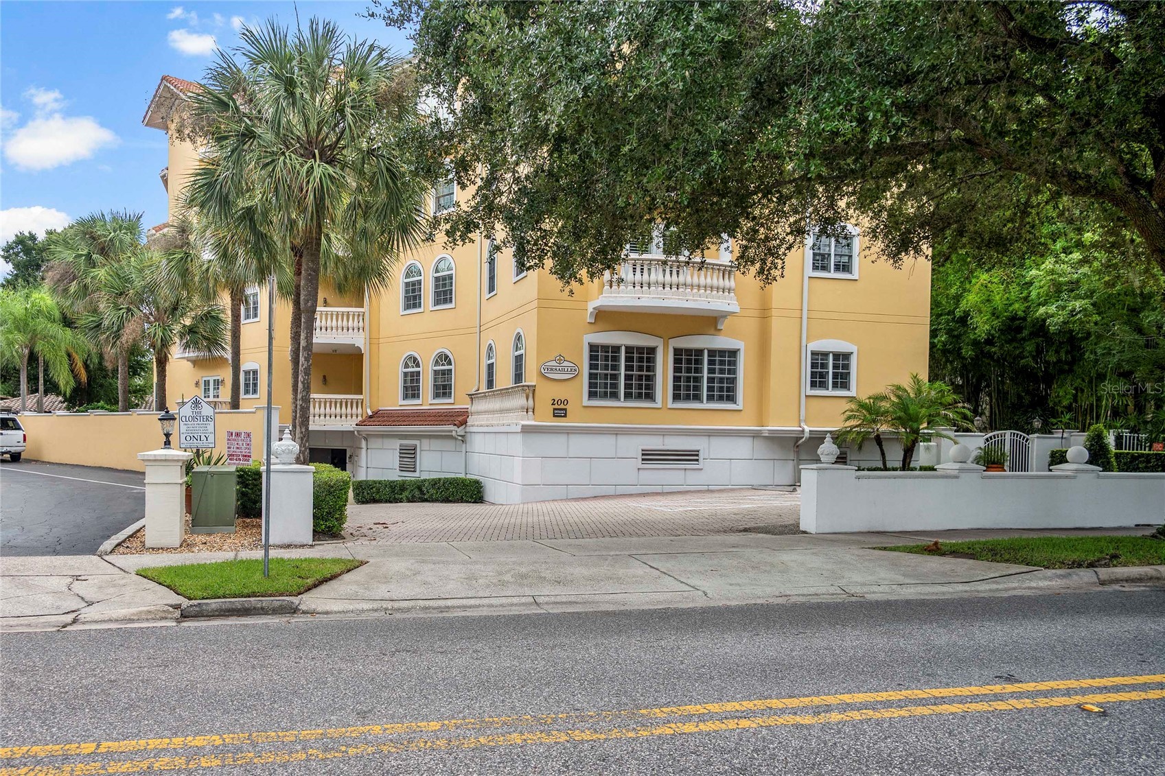 200 S INTERLACHEN AVENUE 350