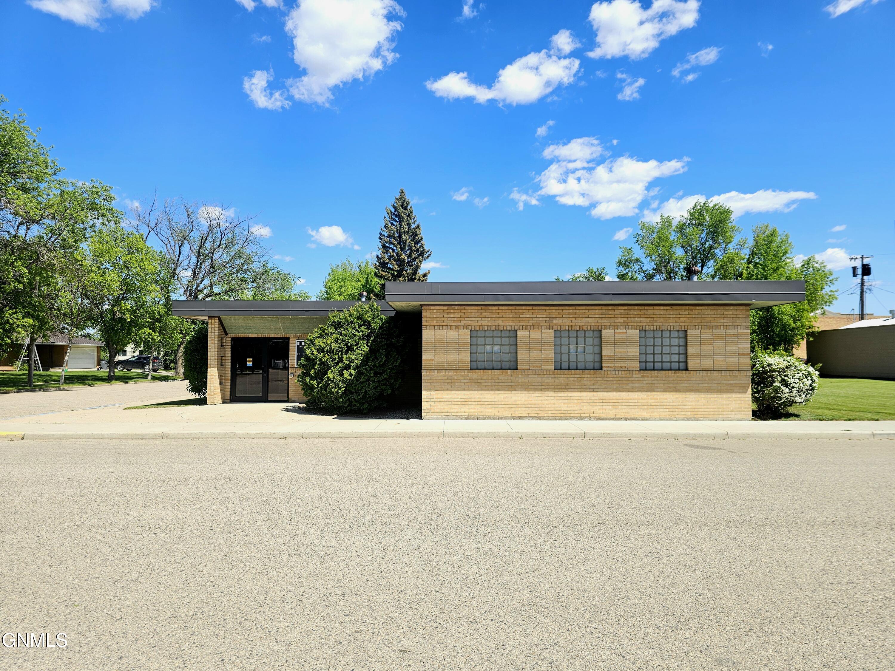 18 1st Avenue NW, Crosby, ND 58730