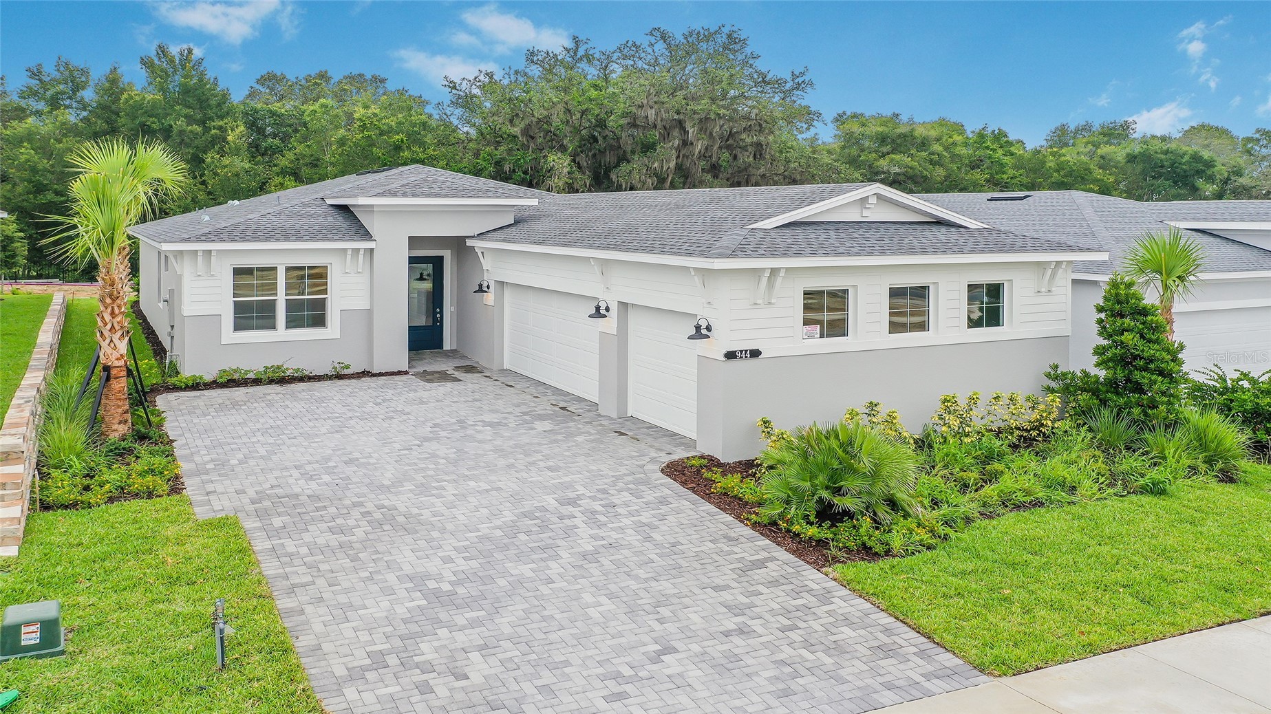 944 CLUB CRESSWIND DRIVE