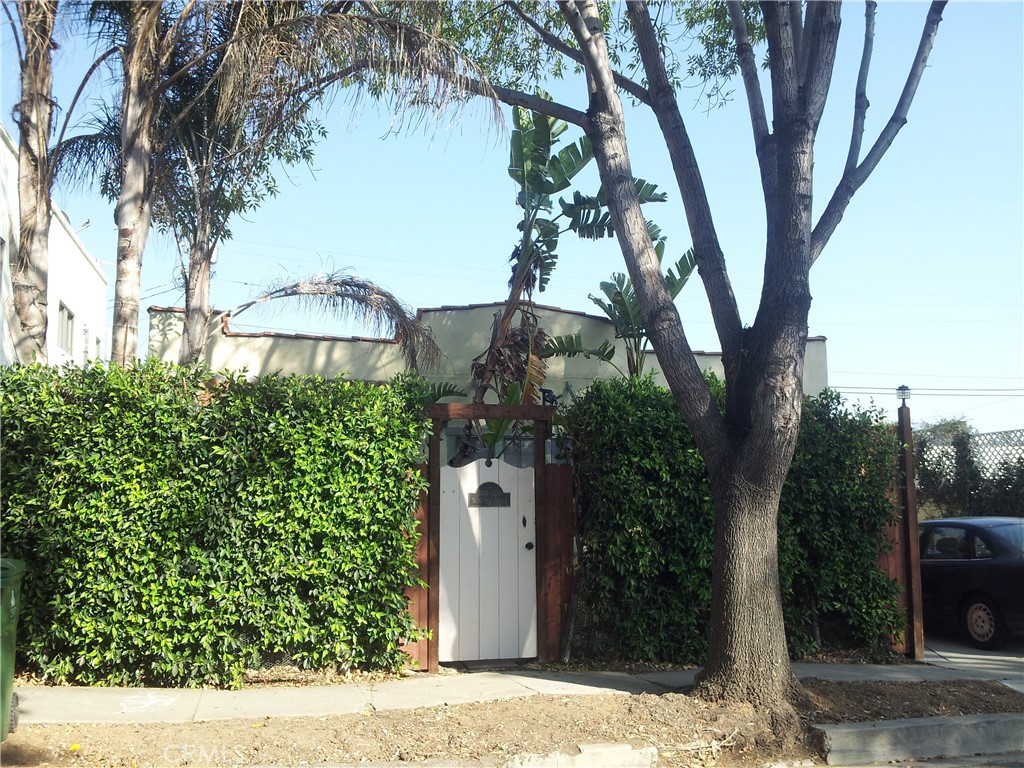 1250 N Citrus Avenue