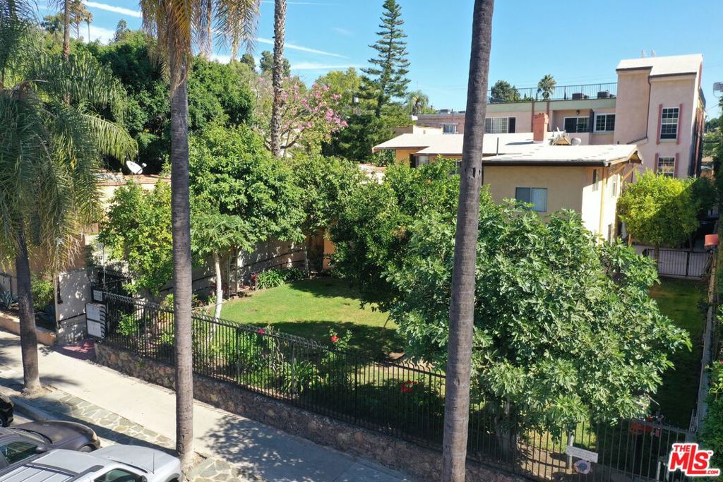 2000 Argyle Avenue