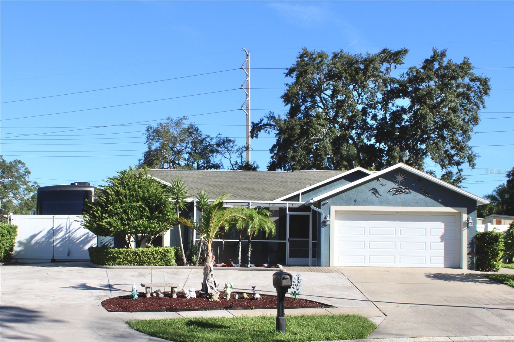 1521 FOXCROFT DRIVE W