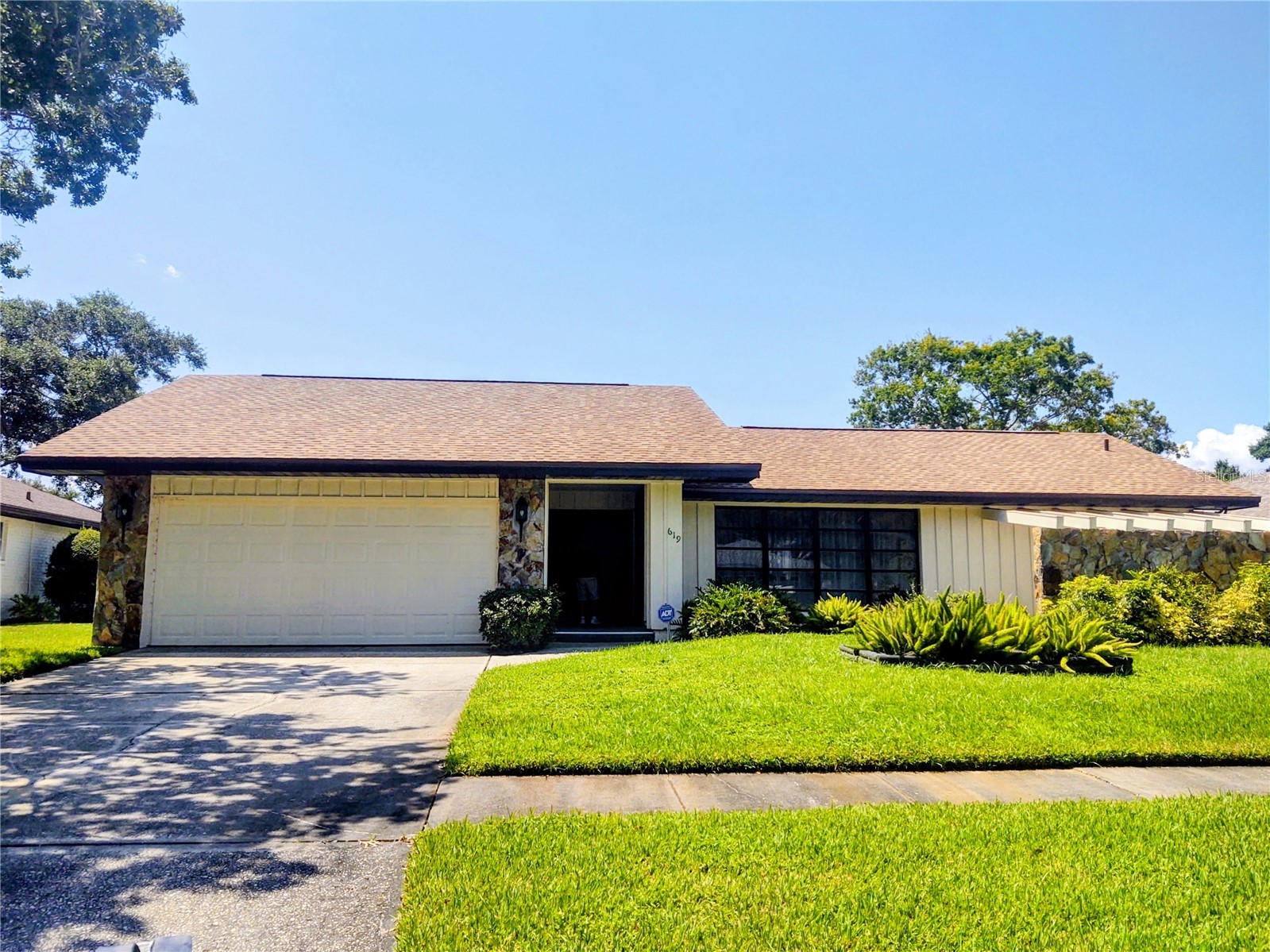 619 RIVIERA BAY DRIVE NE