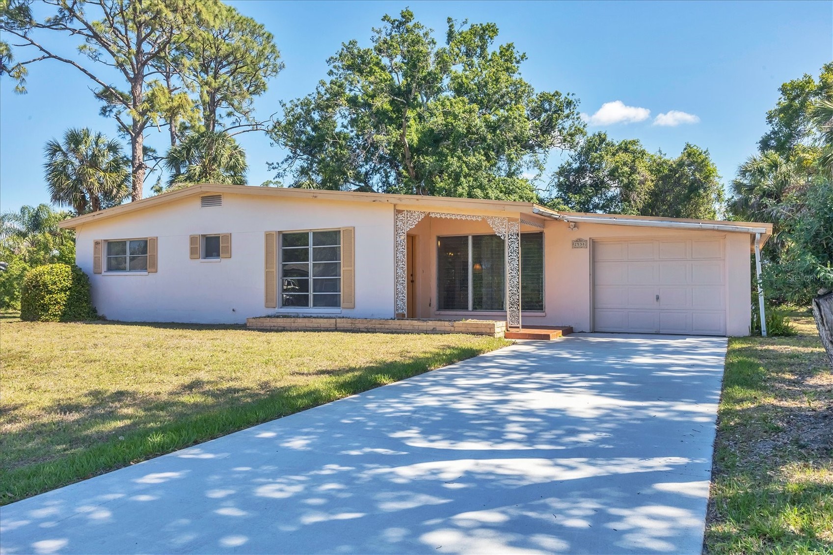 2538 LAKESHORE CIRCLE
