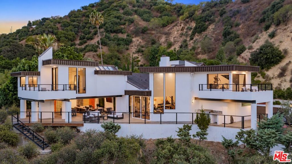 3372 Longridge Terrace