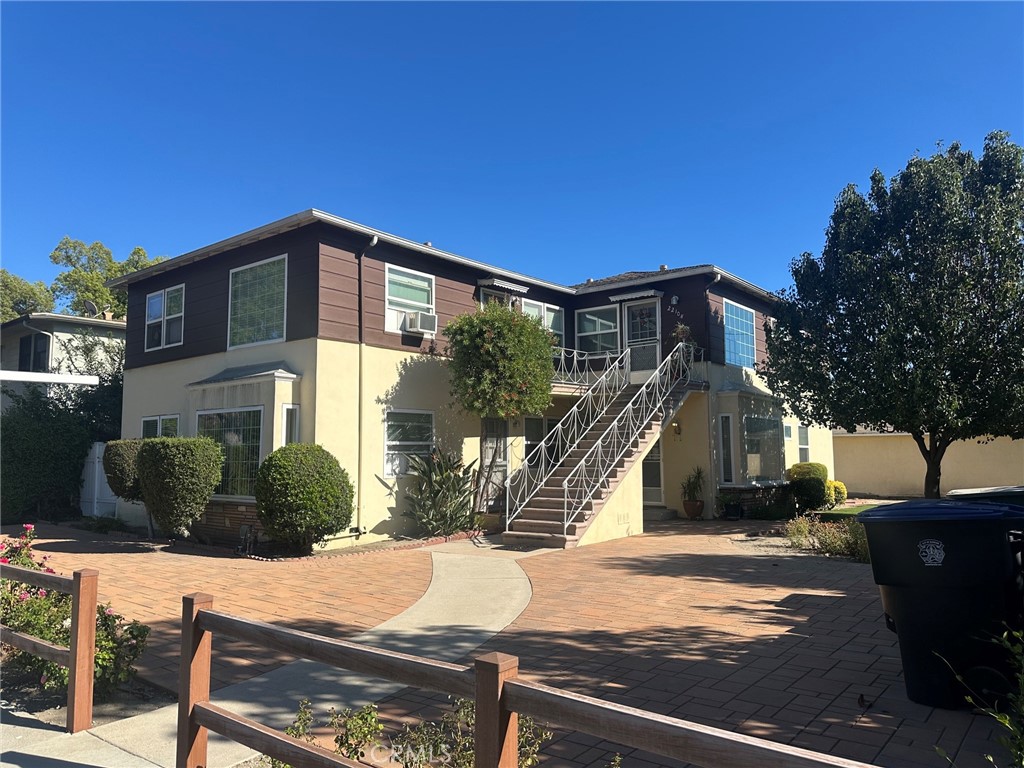 2208 W Victory