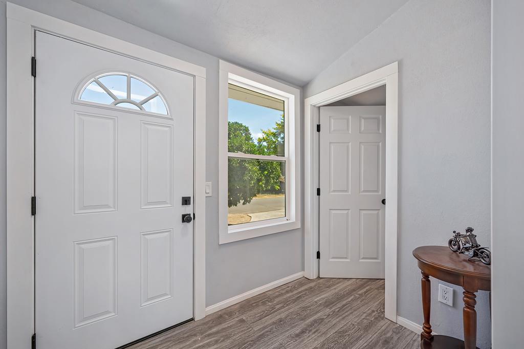 2882 E Center St, Acampo, CA 95220-9181